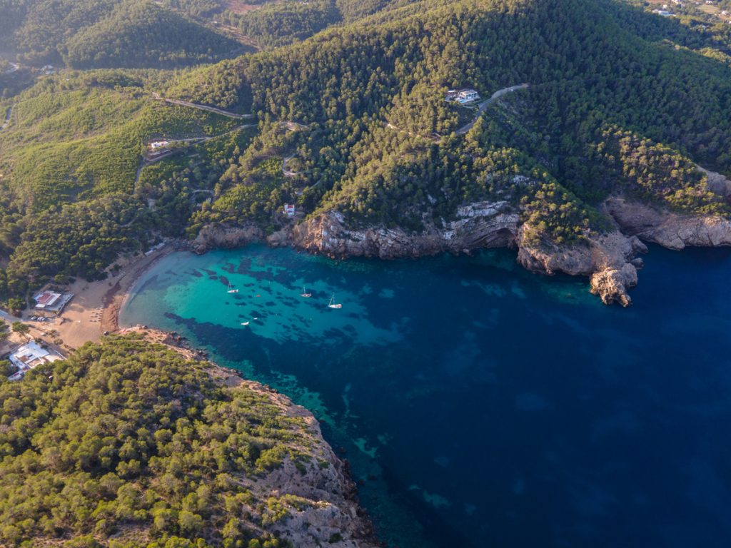 Imagen Aérea de Cala Benirras de Ibiza