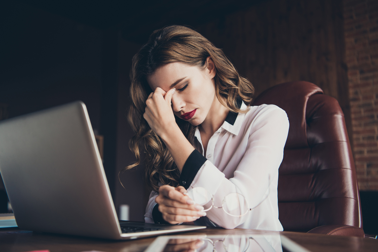 Fotografía de una persona sufriendo por problemas.